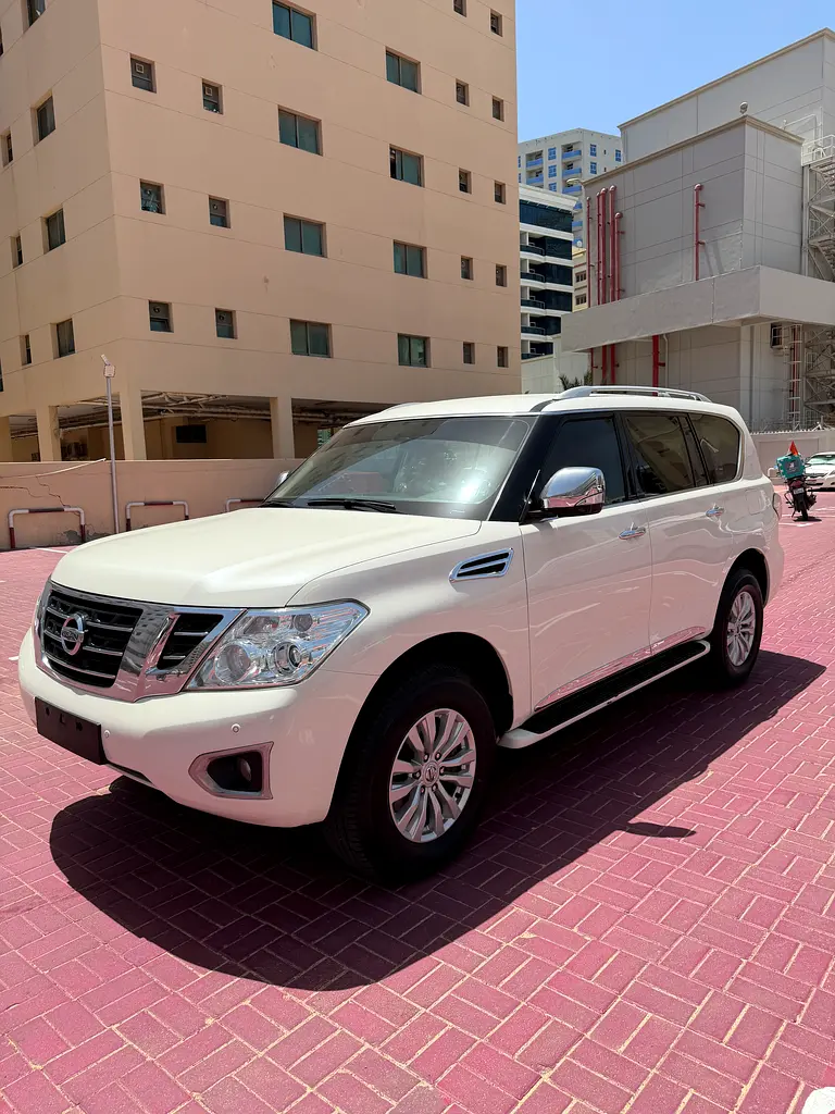 Nissan Patrol 2018 — photo 1 of 19