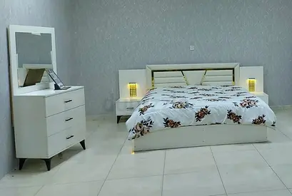 White Hydraulic King Bedroom Set with 2 Nightstands  Dresser with Mirror
