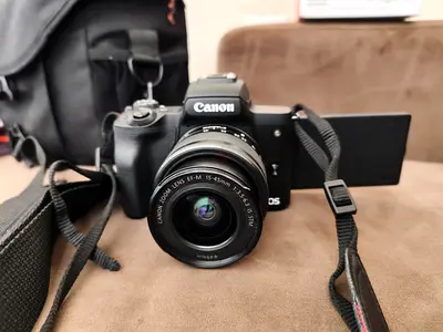 DSLR MIRROLESS CAMERA M50
