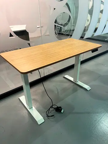 Desk / electric Adjustable Height
