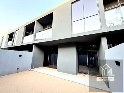 Like New Modern Design 4BR Specious Townhouse in Community with All Amenities