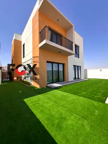 للإيجار السنوي فيلا فاخرة داخل مجمع أزهي السكني  فرصة مميزة للسكن الراقي داخل أحد أفضل المجمعات السكنية الهادئة والمجهزة بكافة الخدمات، فيلا بتصميم عص