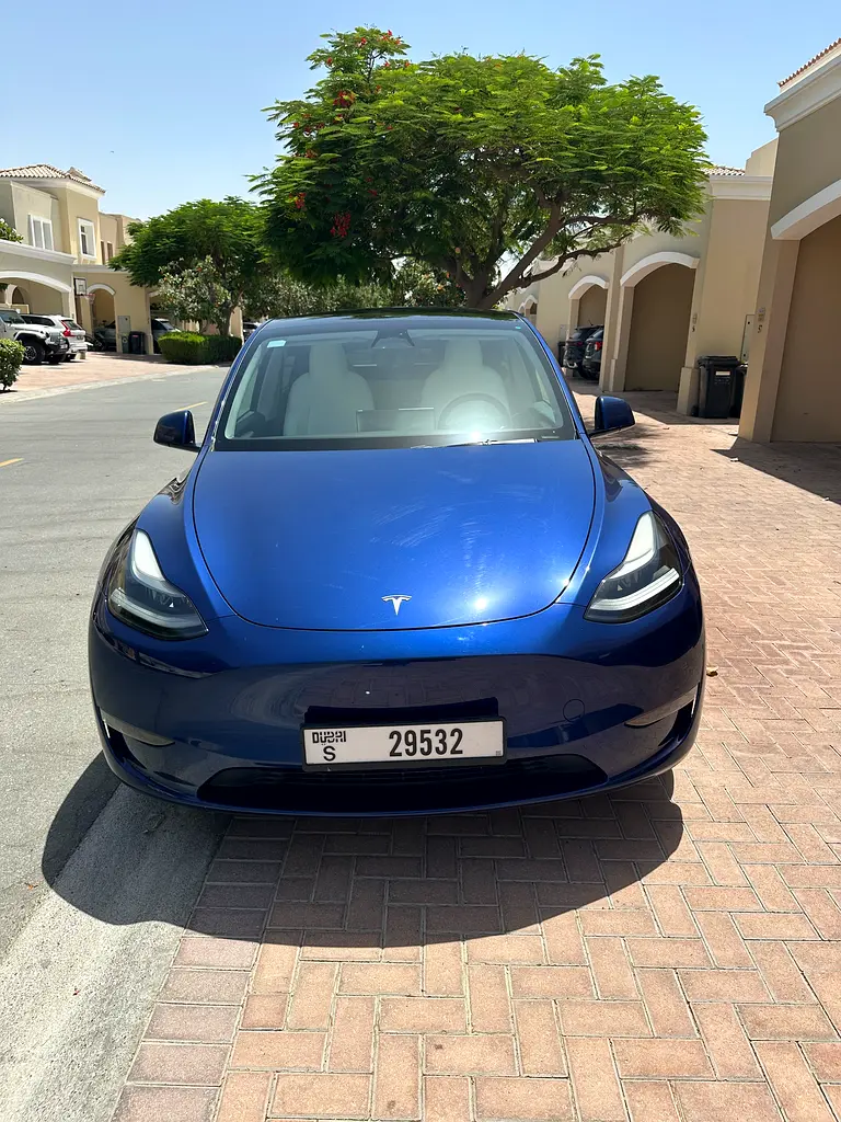 Tesla Model Y 2024 — photo 1 of 9