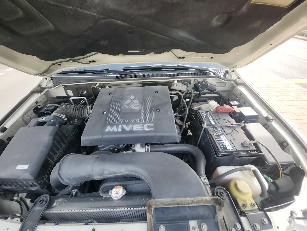 Mitsubishi Pajero 2018 — photo 1 of 14