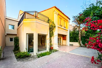 PRIME LOCATION | SPACIOUS UNIT | BRIGHT AND OPEN