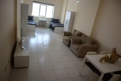 EXECUTIVE BEDSPACE | CLOSE TO METRO | BUS STOP IN FRONT OF THE BUILDING | 3 PERSON SHARING ONLY