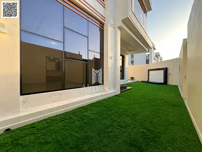 Freehold .Modern villa on a main street, no registration fees.