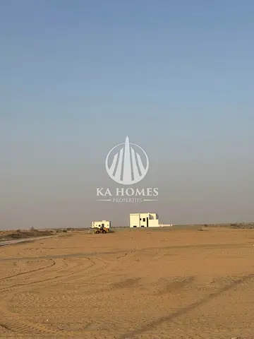 موقع استراتيجي قريب من دبي والموانئ والطرق السريعة