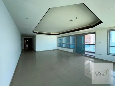 امتلك شقه في برج الكورنيش غرفتين وصاله اطلاله بحر ومدينه مساحه كبيره بسعر كاش 780 الف درهم مع باركن خاص