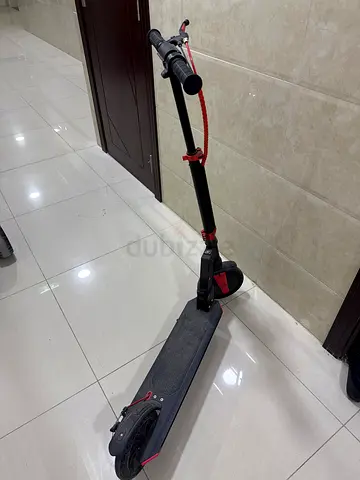 Electric kick scooter with folding stem — good working condition