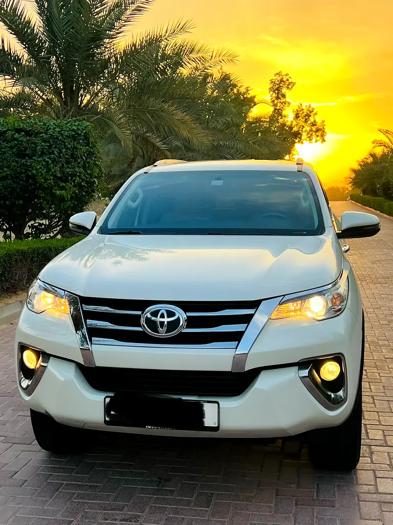 Toyota Fortuner 2020 — photo 1 of 13