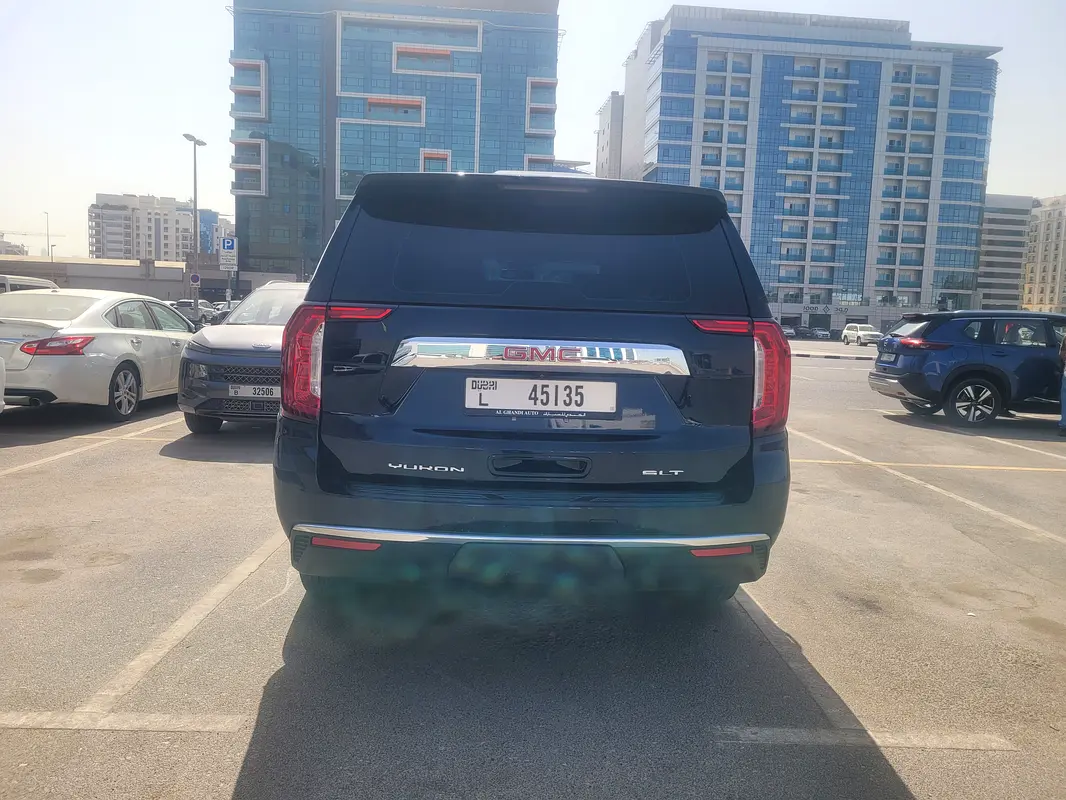 GMC Yukon 2024 — photo 1 of 10