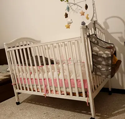 Movable Crib with Mattress, Crib Mobile and organizer