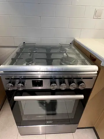 Stainless Steel Freestanding Gas Range with Glass Lid and Built-in Oven