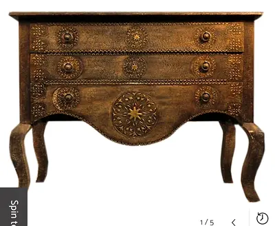 Antique-style Carved Wooden 3-Drawer Dresser / Console