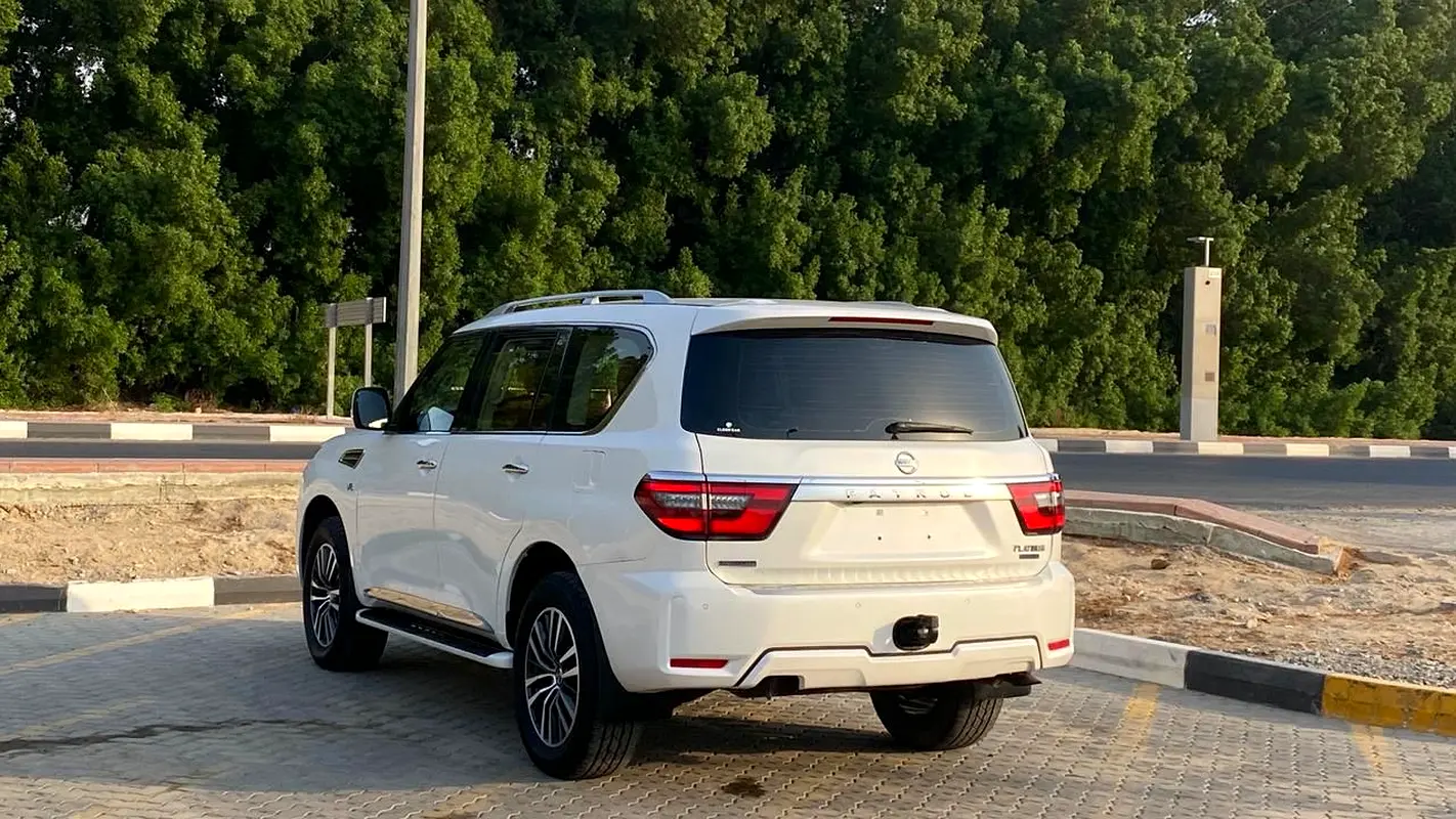 Nissan Patrol 2020 — photo 1 of 18