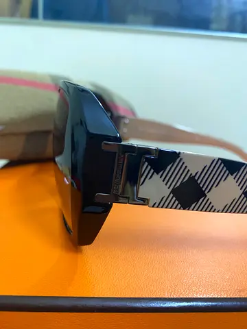 Burberry sunglass