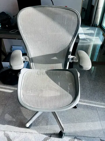 Herman miller Aeron size B fully loaded