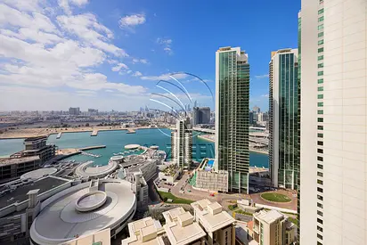 √ High Level | Vacant | Sea and Skyline Views √