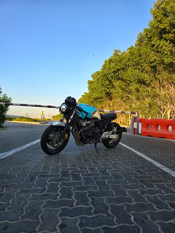 Honda cb400 sf cafe racer