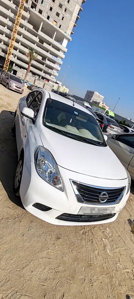 Nissan Sunny 2012 — photo 1 of 5