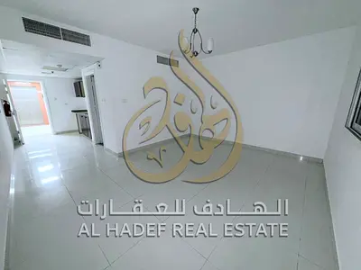 استوديو بالخان داخل بناية عائلات مراقبة بالكاميرات، موقع حيوي قريب من الخدمات والمواصلات، الدفع على 4 دفعات.