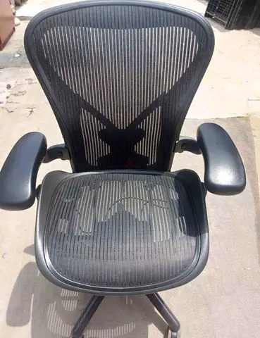 For selling Herman Miller Areon chair size B and C full loaded available