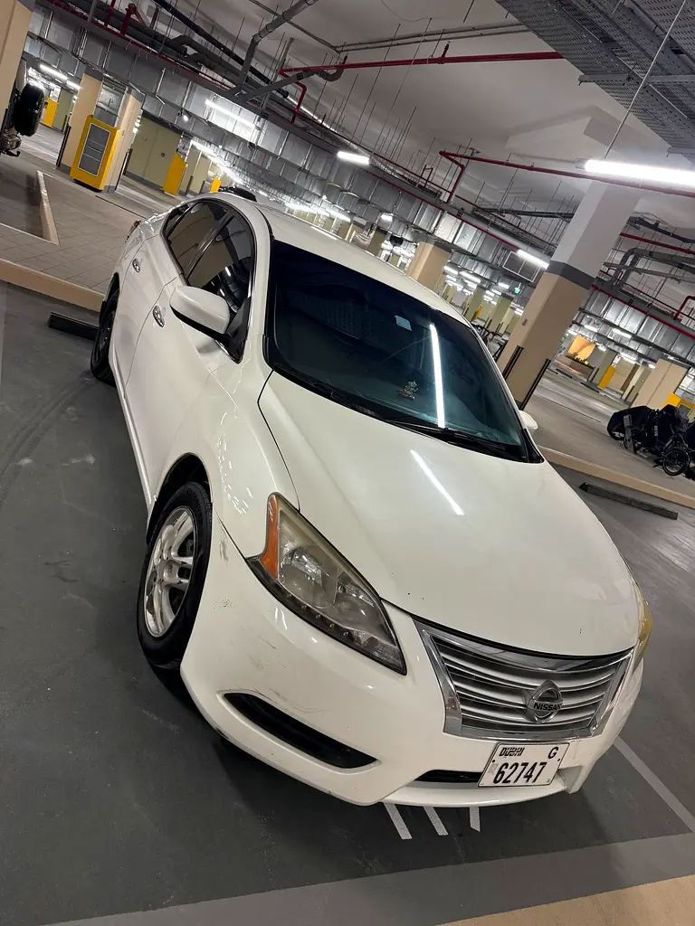 Nissan Sentra 2013 — photo 1 of 5