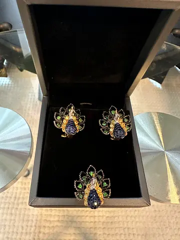 Beautiful gold and diamonds peacocks set