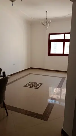 للإيجار بالخان – الشارقة | غرفة وصالة | 2 حمام | تكييف مركزي | تشطيب راقٍ | 35,000 سنوي | 4 دفعات |