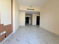 Two master bedrooms, second tenant, three bathrooms, central air conditioning, new apartment, maint
