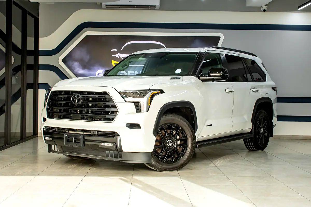Toyota Sequoia 2025 — photo 1 of 18