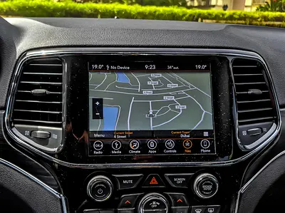 2019 JEEP GRAND CHEROKEE — миниатюра 17