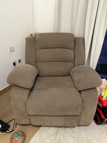 Comfortable single-seater recliner armchair - good condition