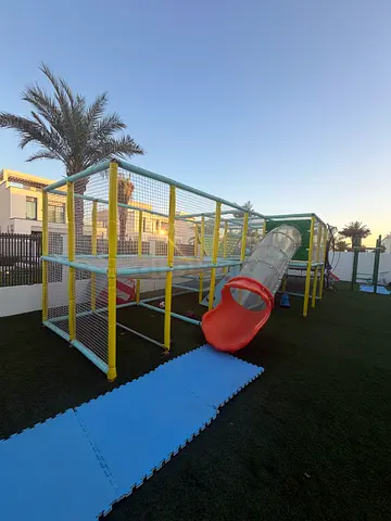Outdoor kids play tunnel with slide — good condition.