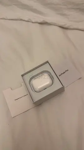 Apple AirPods Pro Gen 2 comes with box, charging case + accessories - brand new very good condition