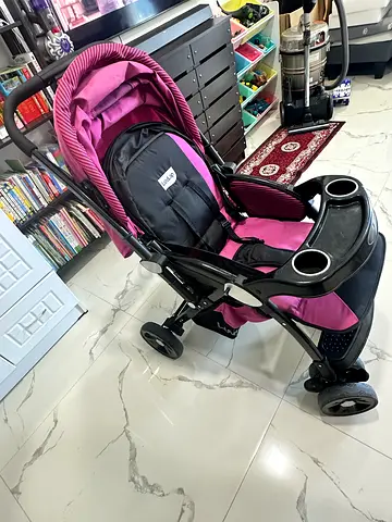 Preloved pink baby stroller / pram in Amazing condition