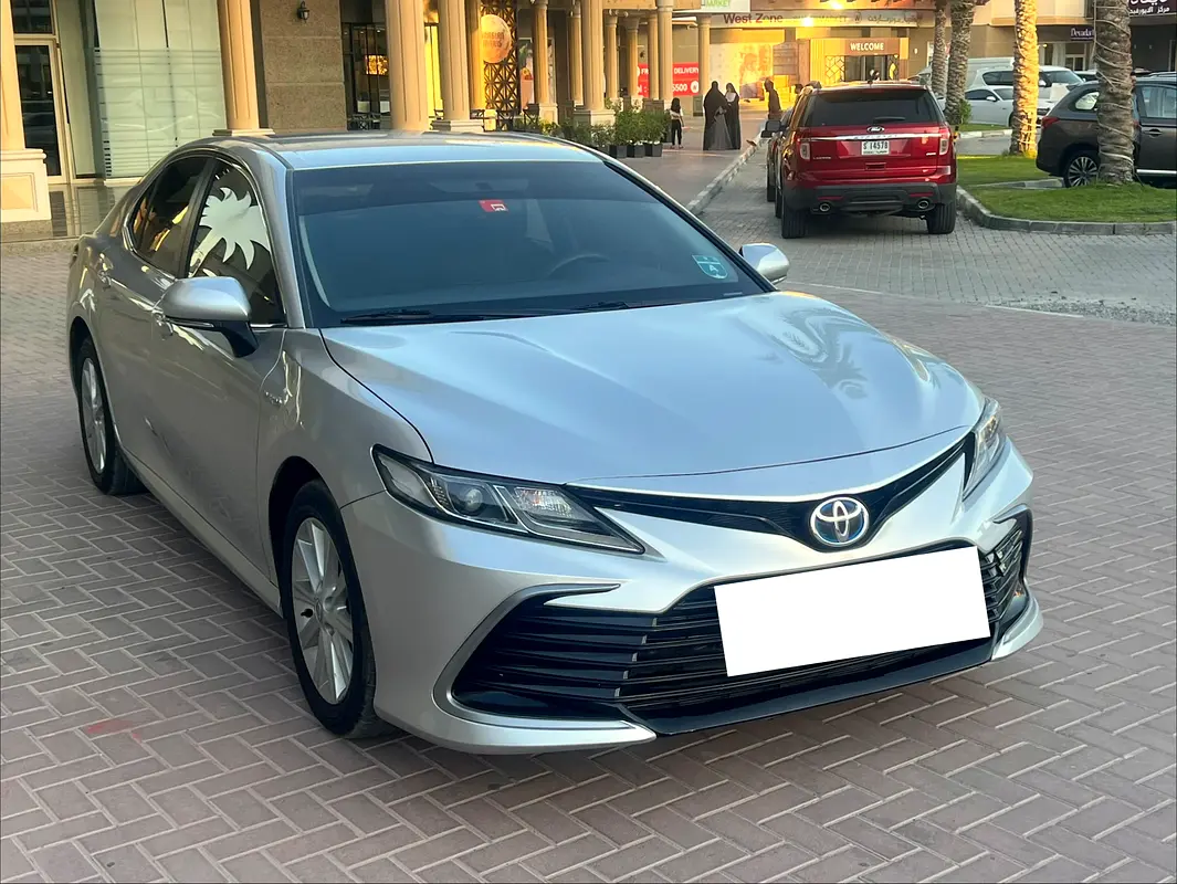 Toyota Camry 2022 — photo 1 of 12