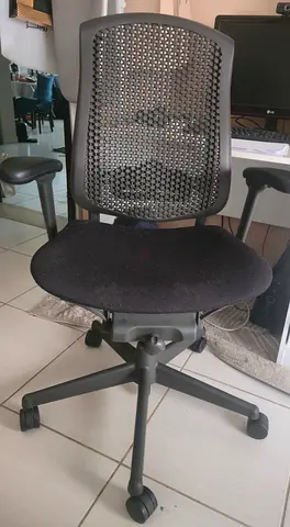 Ergonomic Mesh Office Chair with Adjustable Arms and Wheels