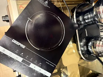 GEEPAS - Single-Burner Induction Cooktop - USED