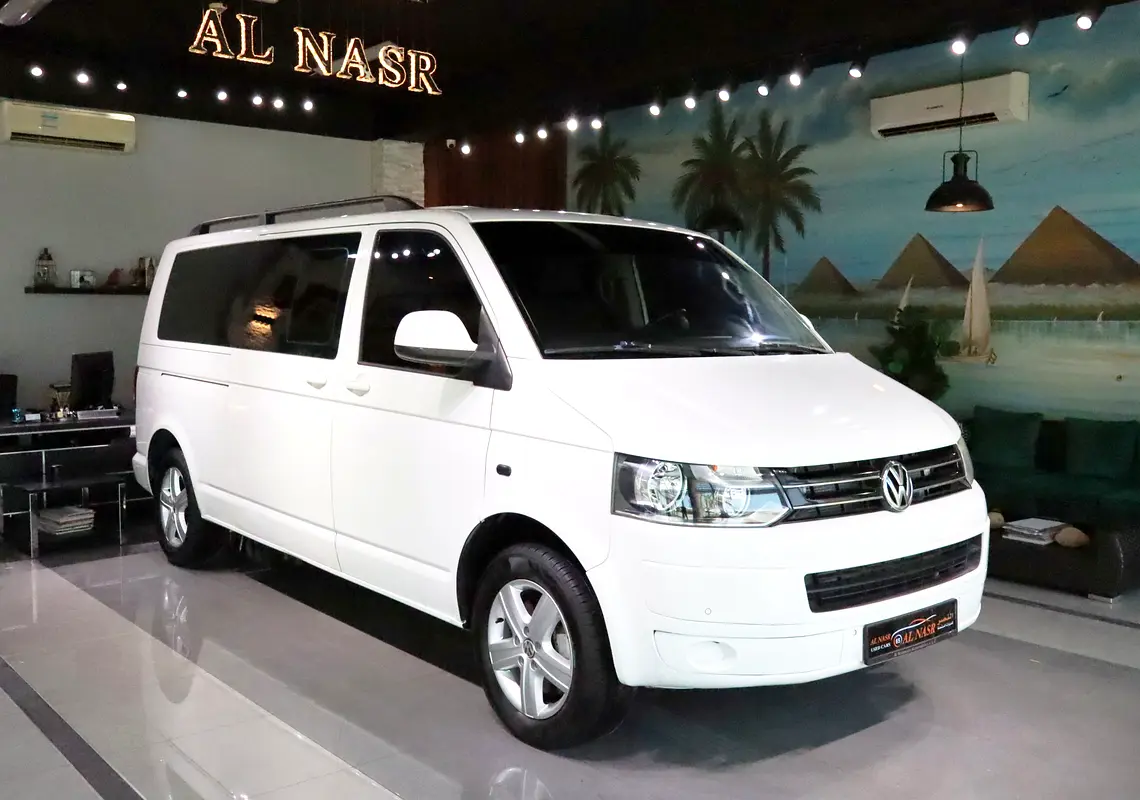 Volkswagen Multivan 2015 — photo 1 of 16