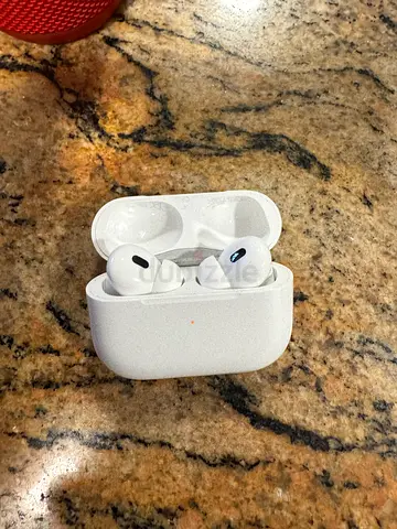Airpods Pro 2nd Gen (USB C - only Left Side works)
