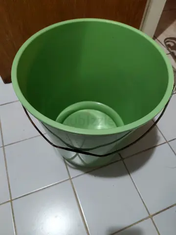 Plastic bucket