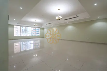 LUXURY LIVING SPACIOUS 4 BHK APARTMENT WITH CHILLER FREE PARKING FREE AVAILABLE IN AL KHAN ONLY FOR FAMILY