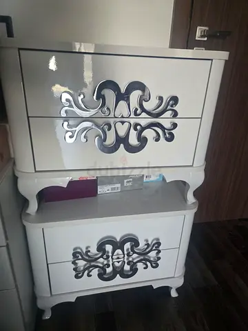 White Glossy 2-Piece Bedside Tables / Nightstands with Decorative Handles