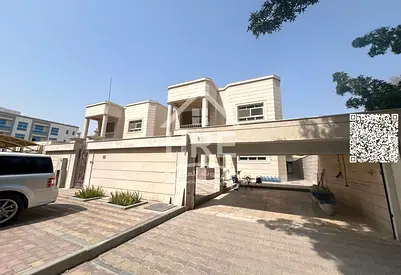 فيلا سكني تجاري بموقع حيوي وتشطيب فاخر