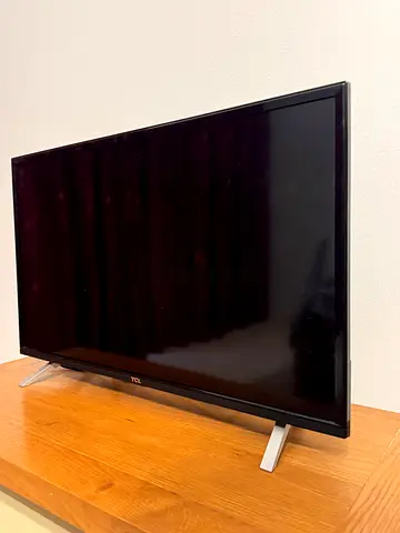 32-inch TCL LED TV in good working condition