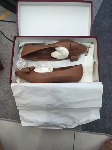 Salvatore Ferragamo Brown leather ballet flats with bow, new in box
