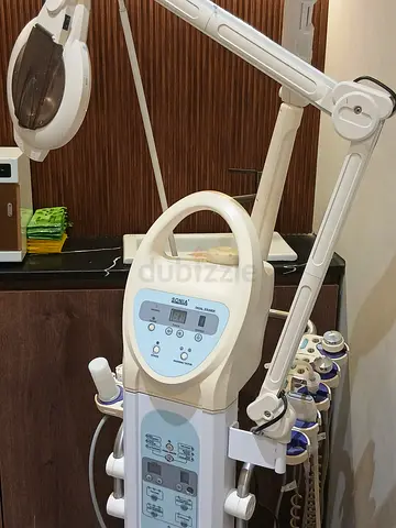 جهاز تنظيف بشرة يستخدم في الصالونات
