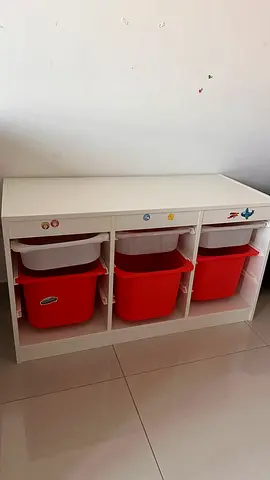 White toy storage unit with 6 colorful bins - great condition